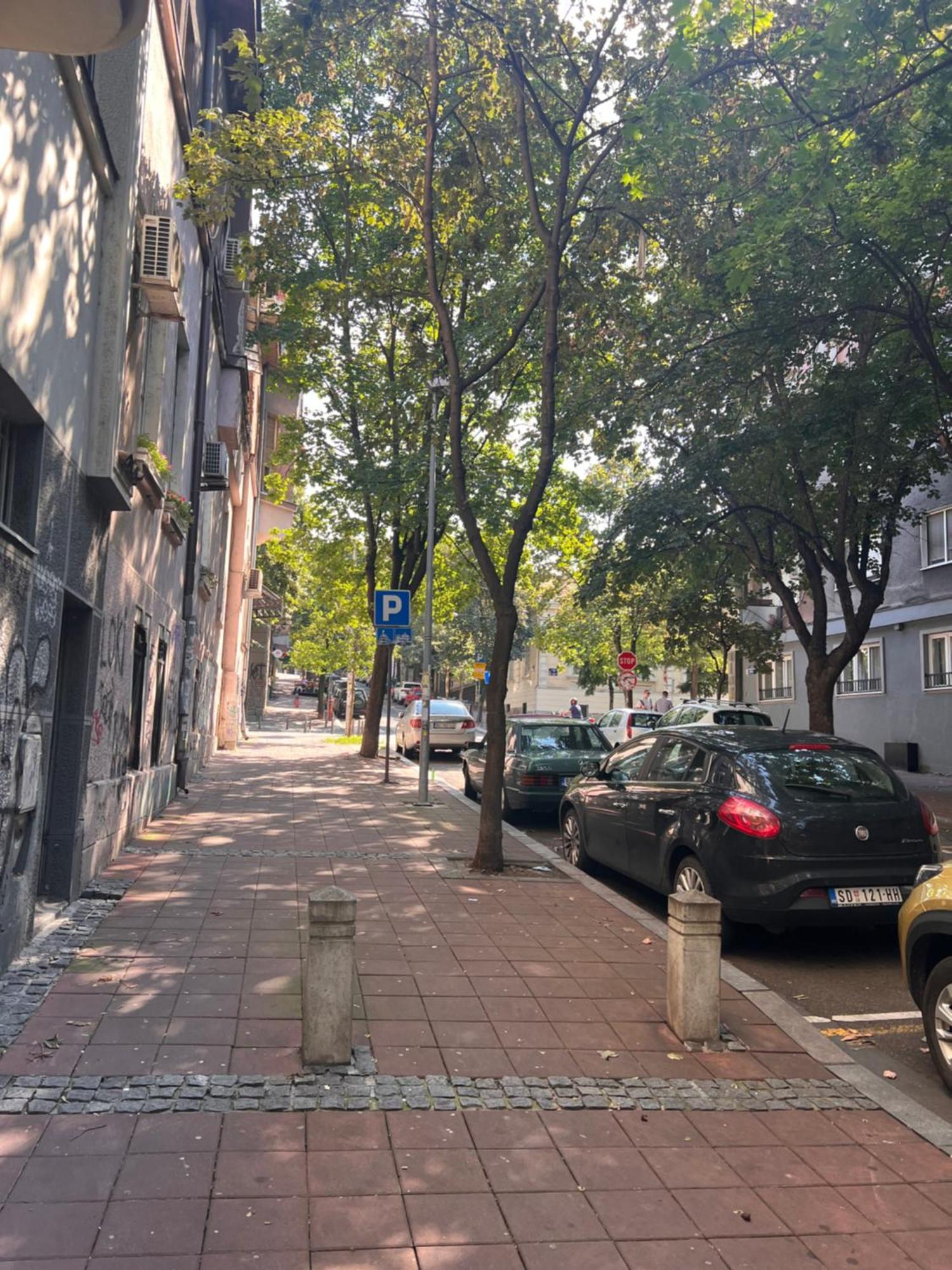 Town Place Charlie Beograd Bagian luar foto